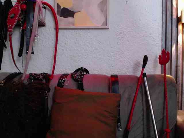 Naty-slavedoll webcam