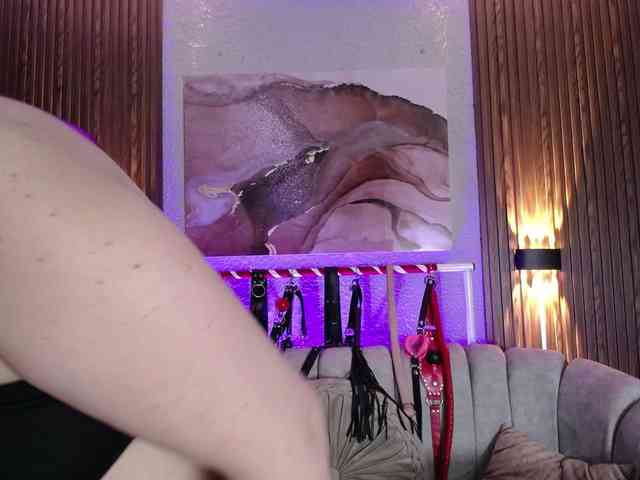 Naty-slavedoll webcam
