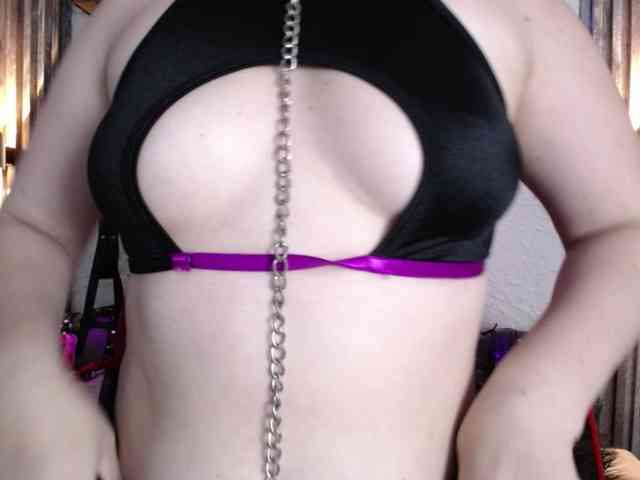Naty-slavedoll webcam
