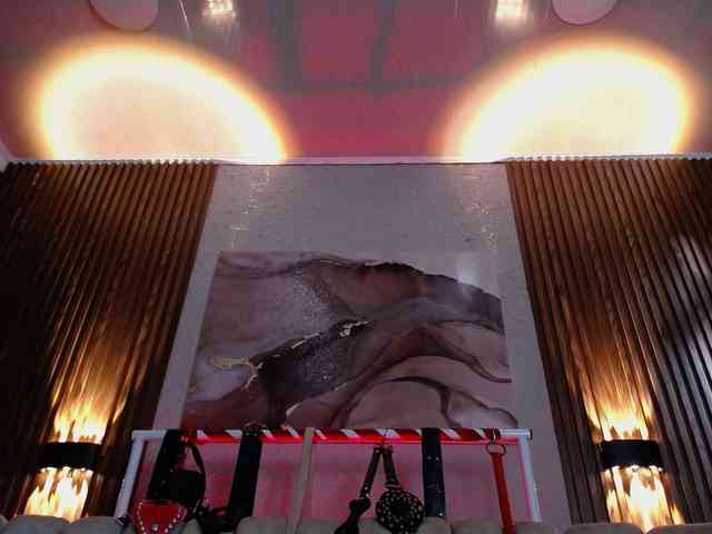 Naty-slavedoll webcam