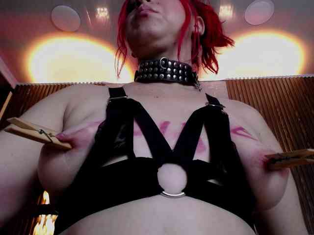 Naty-slavedoll webcam