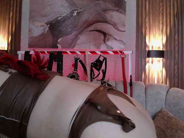 Naty-slavedoll webcam