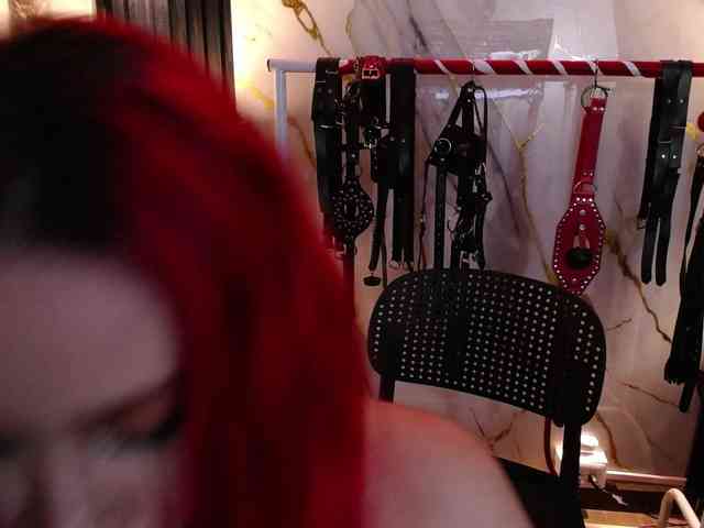 Naty-slavedoll webcam