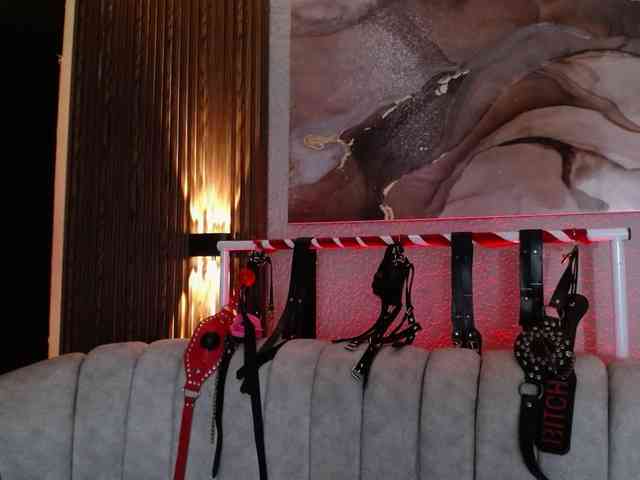 Naty-slavedoll webcam