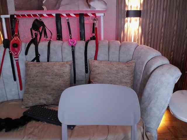 Naty-slavedoll webcam