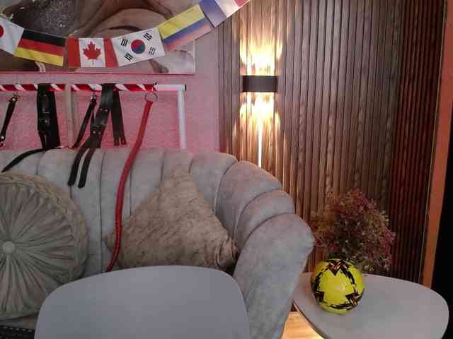 Naty-slavedoll webcam