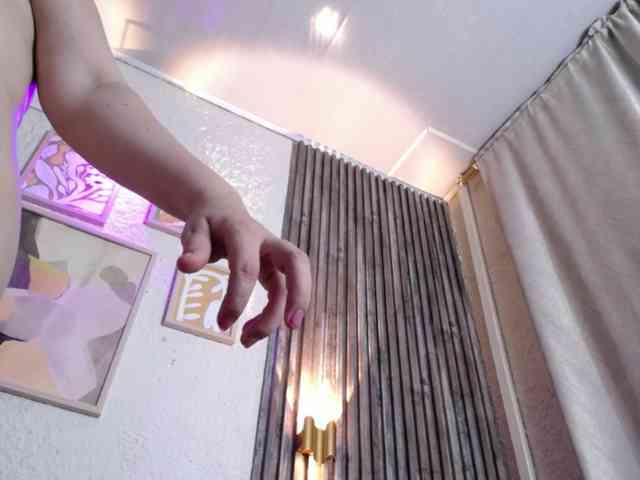 Naty-slavedoll webcam