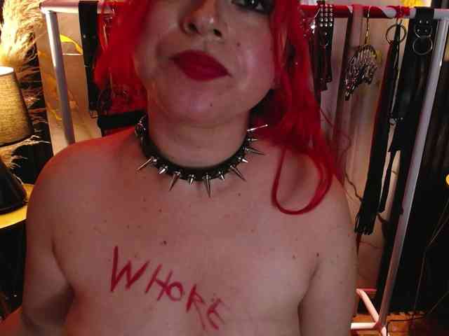 Naty-slavedoll webcam
