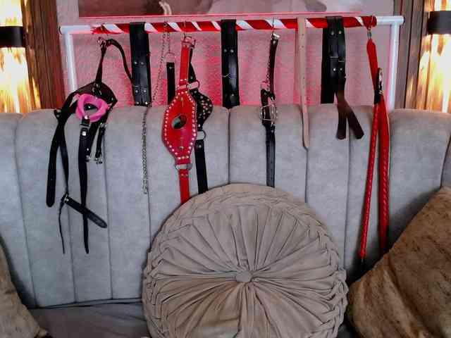 Naty-slavedoll webcam