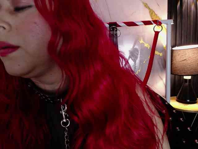Naty-slavedoll webcam