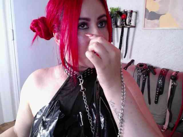 Naty-slavedoll webcam