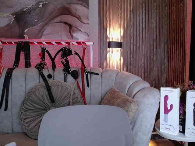 Naty-slavedoll webcam