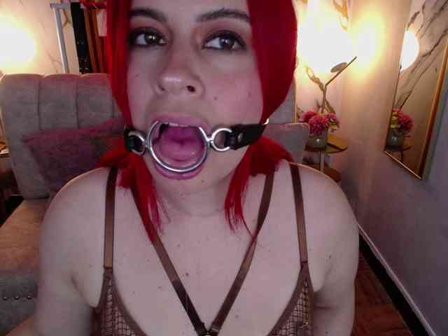 Naty-slavedoll webcam