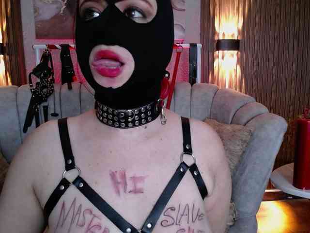Naty-slavedoll webcam