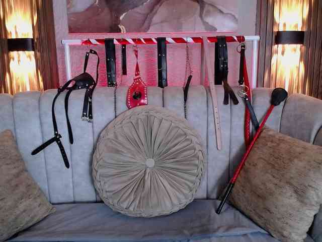 Naty-slavedoll webcam