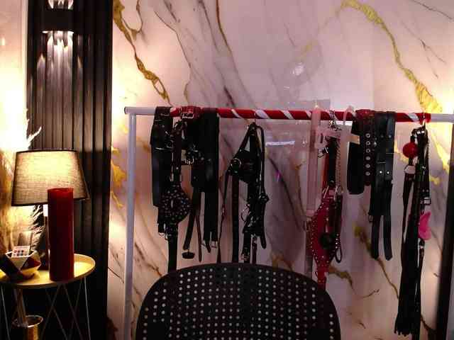 Naty-slavedoll webcam