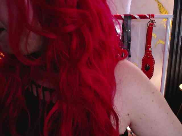 Naty-slavedoll webcam