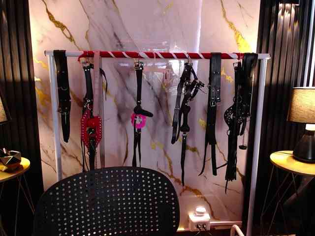 Naty-slavedoll webcam