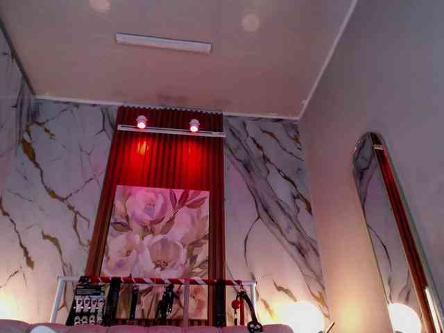Naty-slavedoll webcam