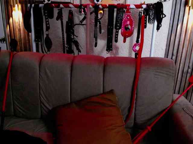 Naty-slavedoll webcam