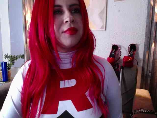 Naty-slavedoll webcam