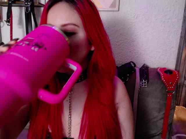 Naty-slavedoll webcam