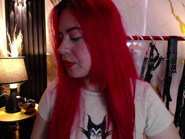 Naty-slavedoll webcam