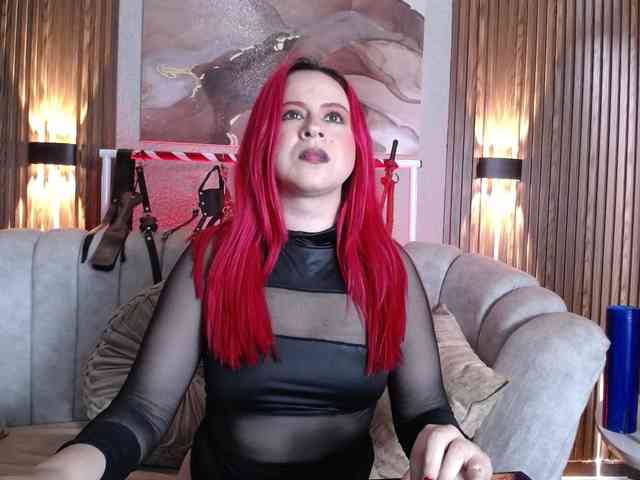 Naty-slavedoll webcam