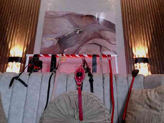 Naty-slavedoll webcam