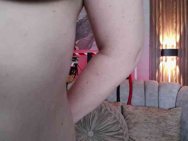 Naty-slavedoll webcam
