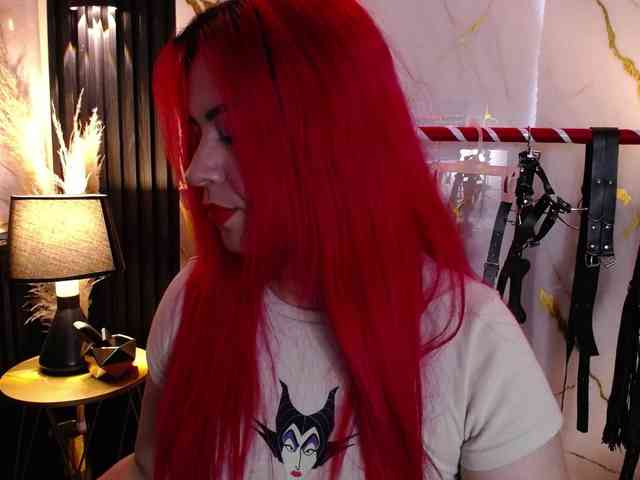 Naty-slavedoll webcam