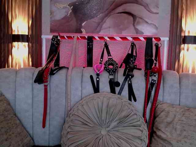 Naty-slavedoll webcam