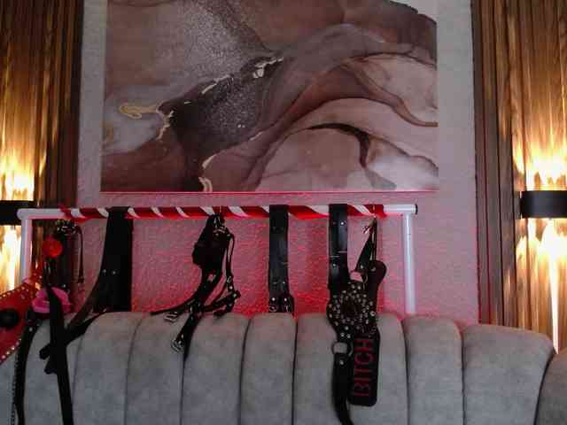 Naty-slavedoll webcam