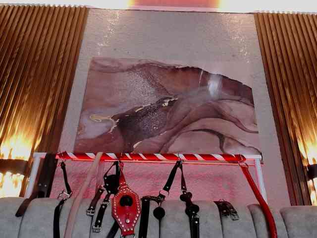 Naty-slavedoll webcam