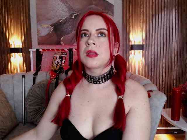 Naty-slavedoll webcam