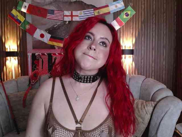 Naty-slavedoll webcam
