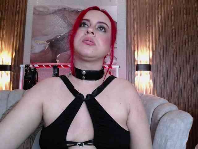 Naty-slavedoll webcam