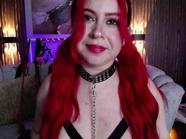 Naty-slavedoll webcam