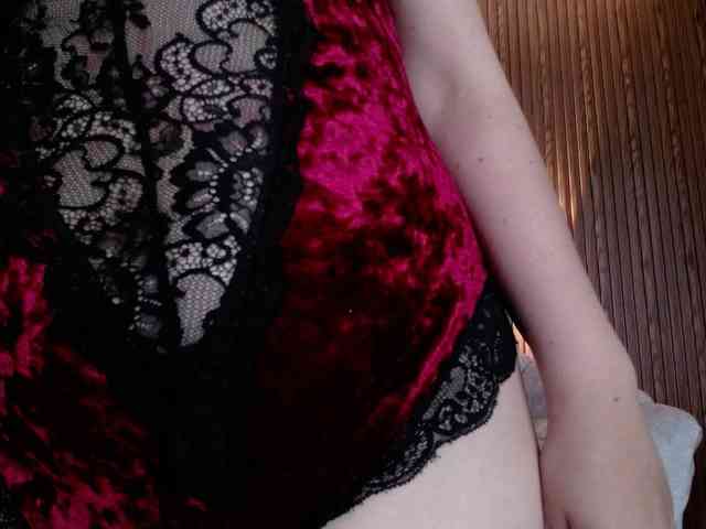 Naty-slavedoll webcam