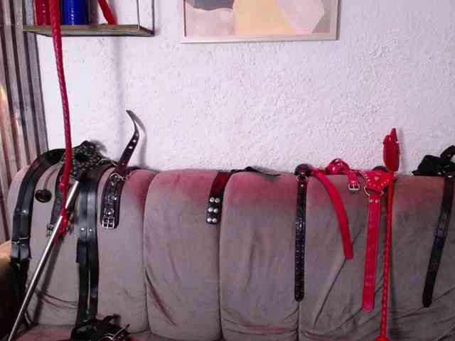 Naty-slavedoll webcam