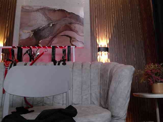 Naty-slavedoll webcam