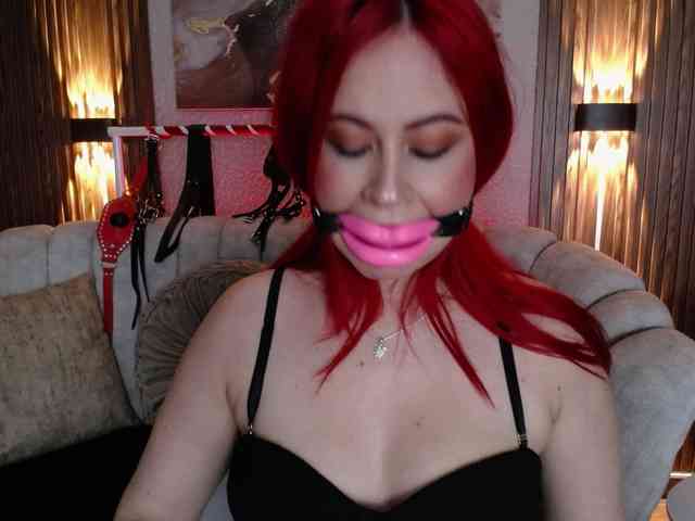 Naty-slavedoll webcam