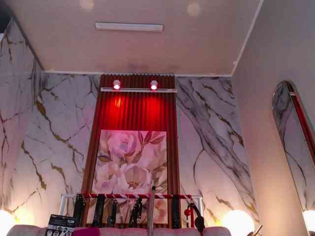 Naty-slavedoll webcam