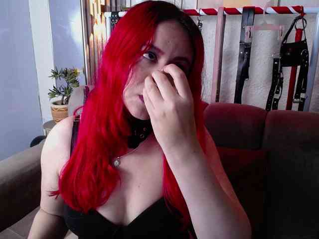 Naty-slavedoll webcam