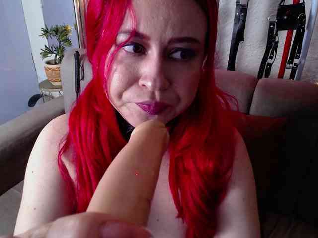 Naty-slavedoll webcam