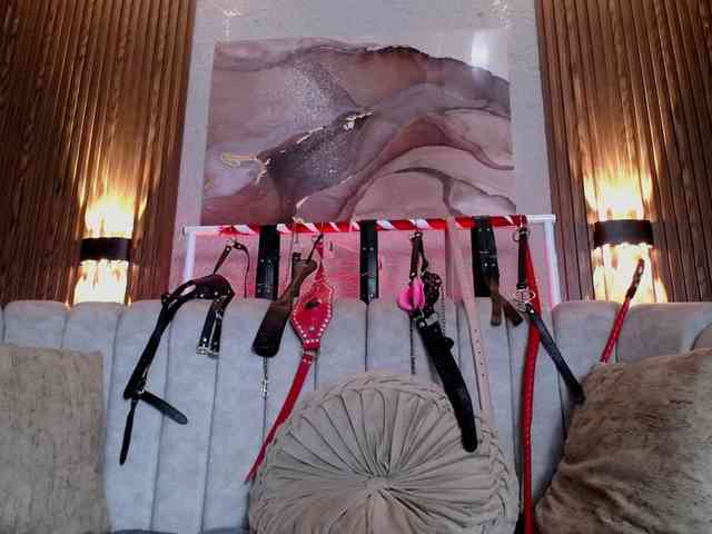 Naty-slavedoll webcam