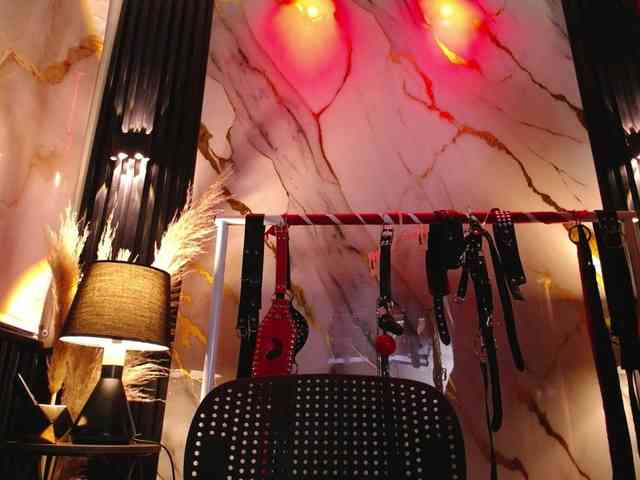 Naty-slavedoll webcam
