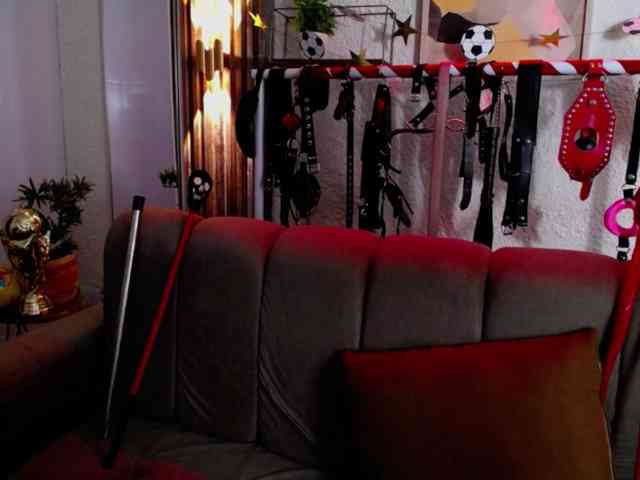 Naty-slavedoll webcam