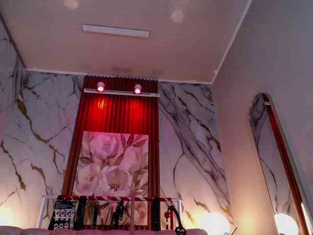 Naty-slavedoll webcam