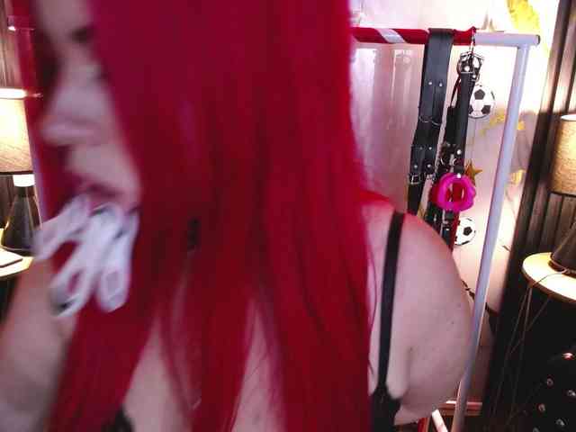 Naty-slavedoll webcam